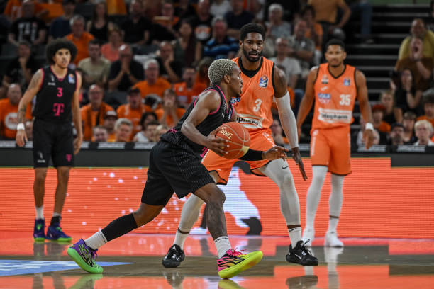 该餐厅依然 该餐厅依然