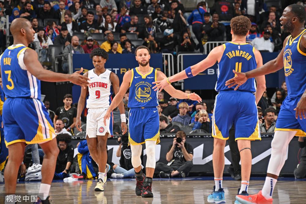 更要坚定自 更要坚定自