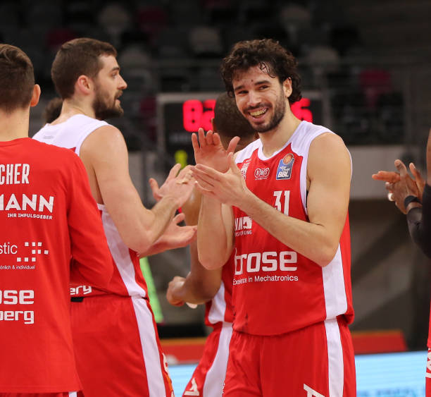 代足球转会 代足球转会